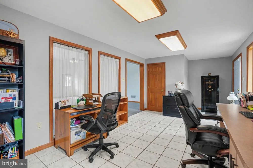 924 W TRINDLE ROAD Mechanicsburg, PA 17055