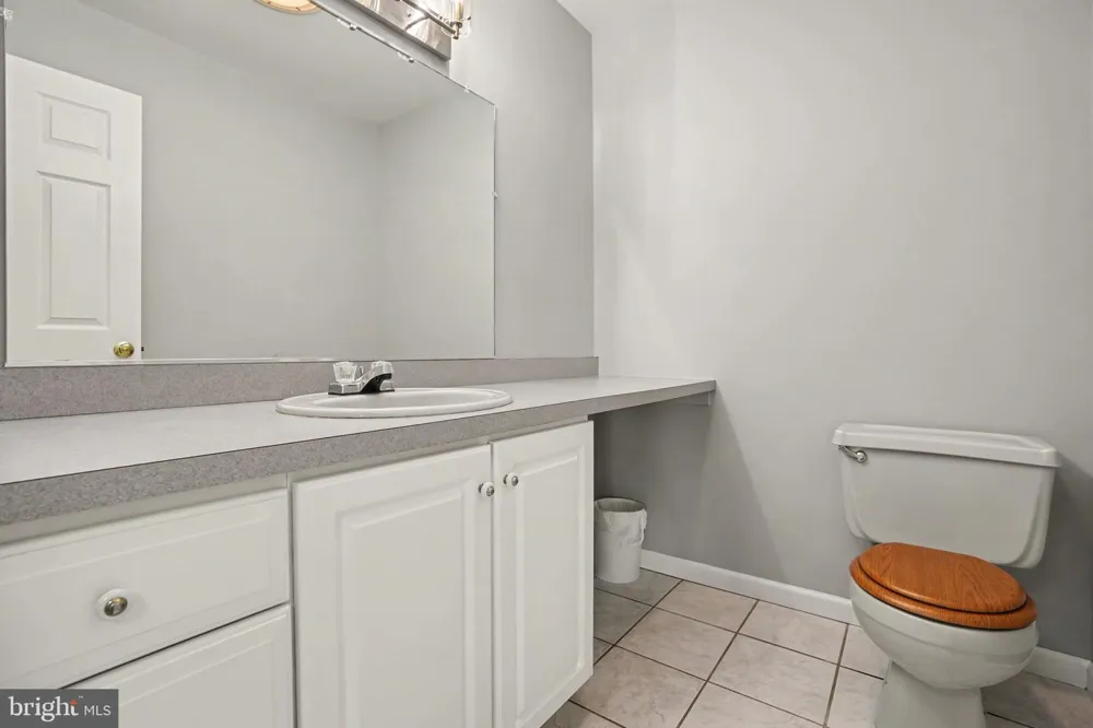 924 W TRINDLE ROAD Mechanicsburg, PA 17055