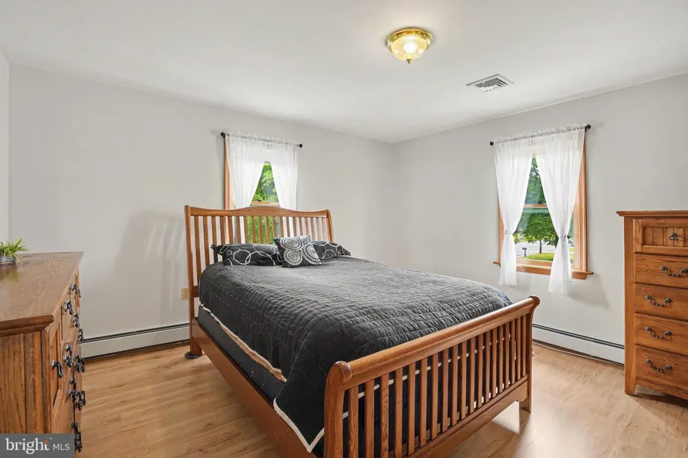 924 W TRINDLE ROAD Mechanicsburg, PA 17055