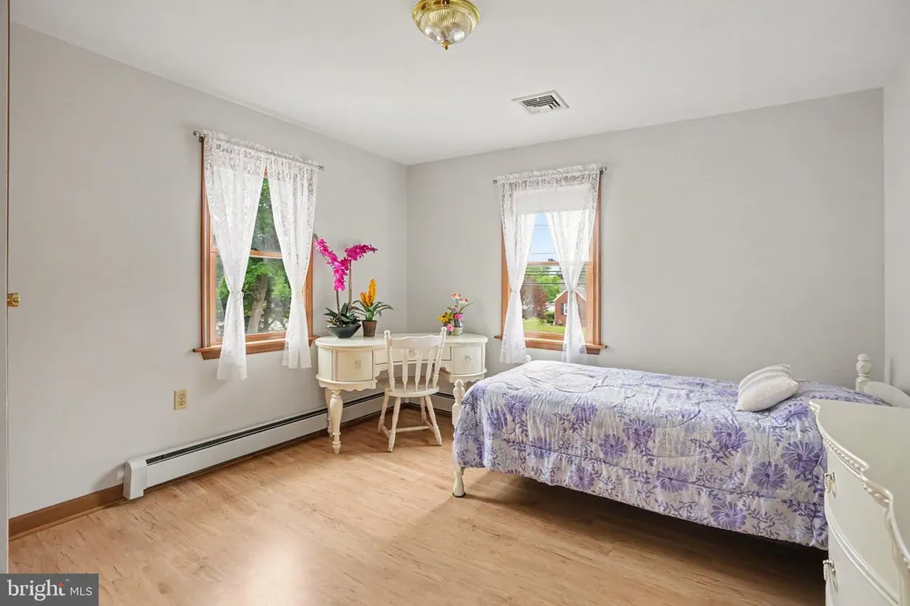 924 W TRINDLE ROAD Mechanicsburg, PA 17055
