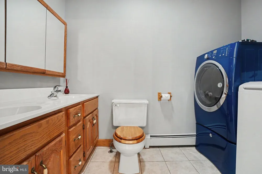 924 W TRINDLE ROAD Mechanicsburg, PA 17055