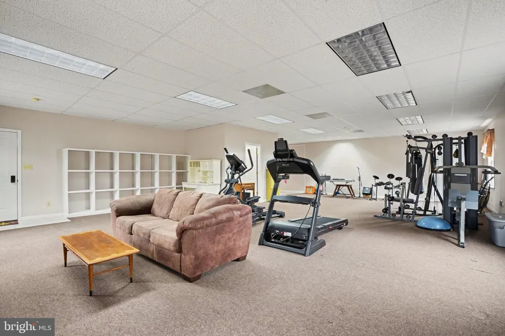 924 W TRINDLE ROAD Mechanicsburg, PA 17055