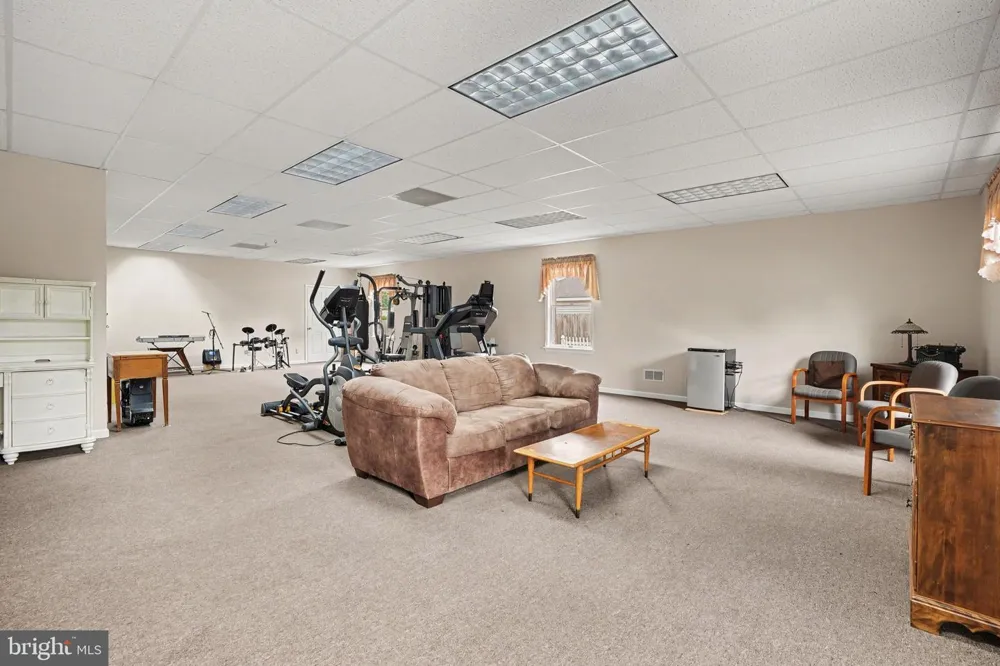 924 W TRINDLE ROAD Mechanicsburg, PA 17055