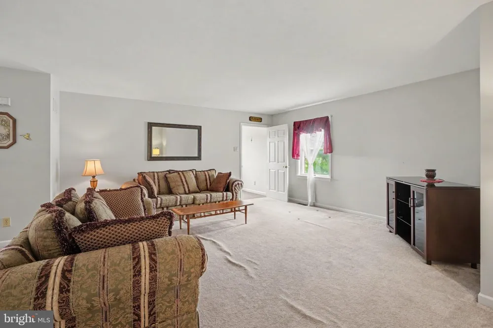 924 W TRINDLE ROAD Mechanicsburg, PA 17055