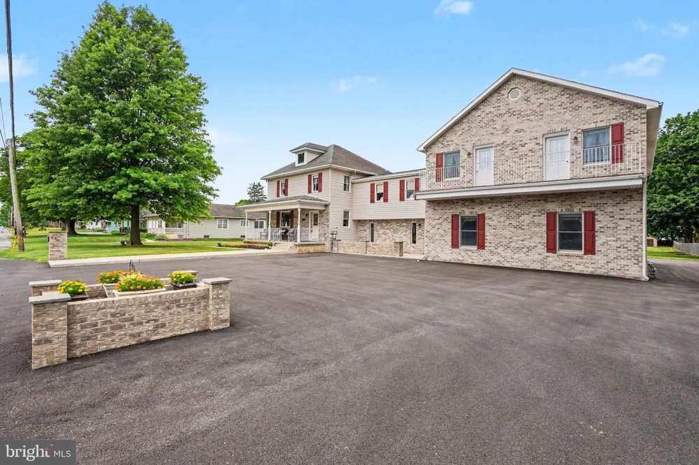 924 W TRINDLE ROAD Mechanicsburg, PA 17055