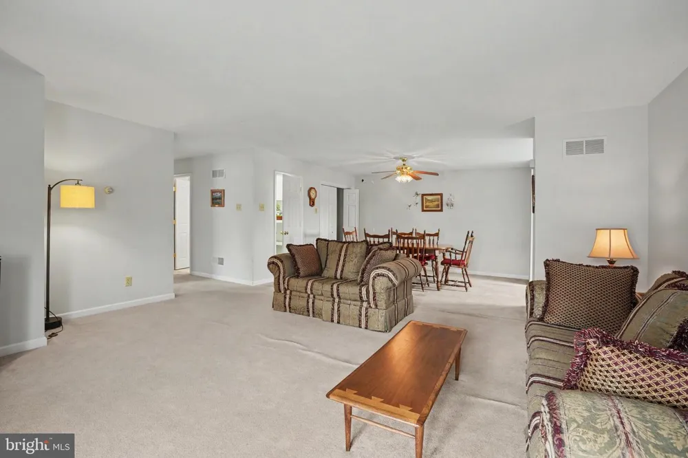 924 W TRINDLE ROAD Mechanicsburg, PA 17055