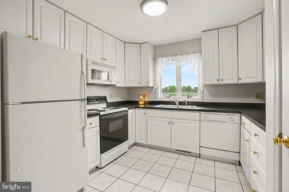 924 W TRINDLE ROAD Mechanicsburg, PA 17055