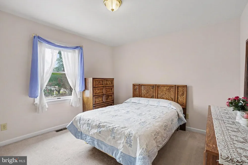 924 W TRINDLE ROAD Mechanicsburg, PA 17055