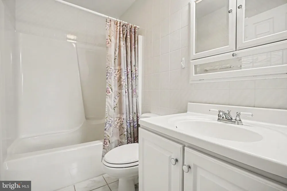 924 W TRINDLE ROAD Mechanicsburg, PA 17055