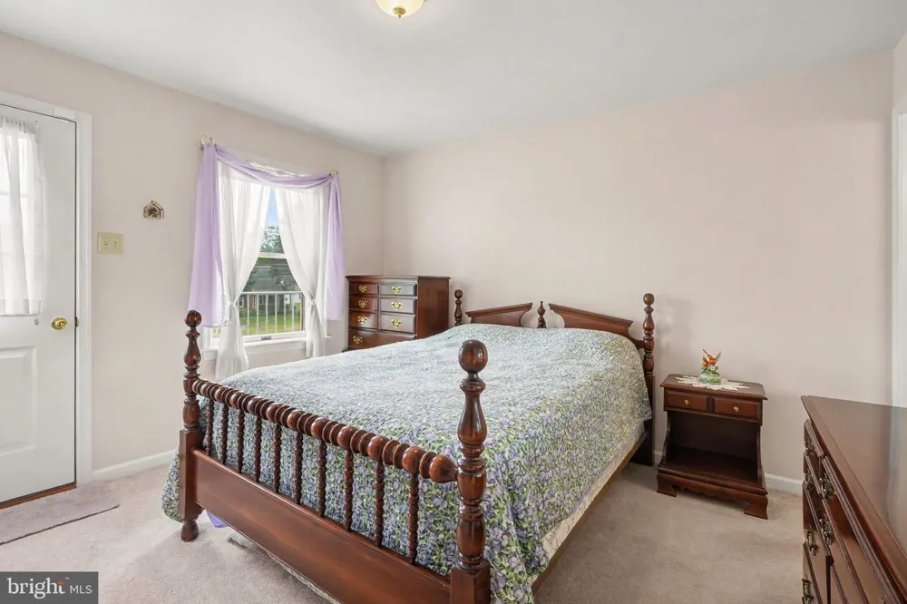 924 W TRINDLE ROAD Mechanicsburg, PA 17055