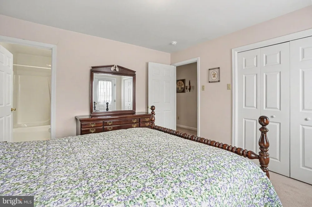 924 W TRINDLE ROAD Mechanicsburg, PA 17055