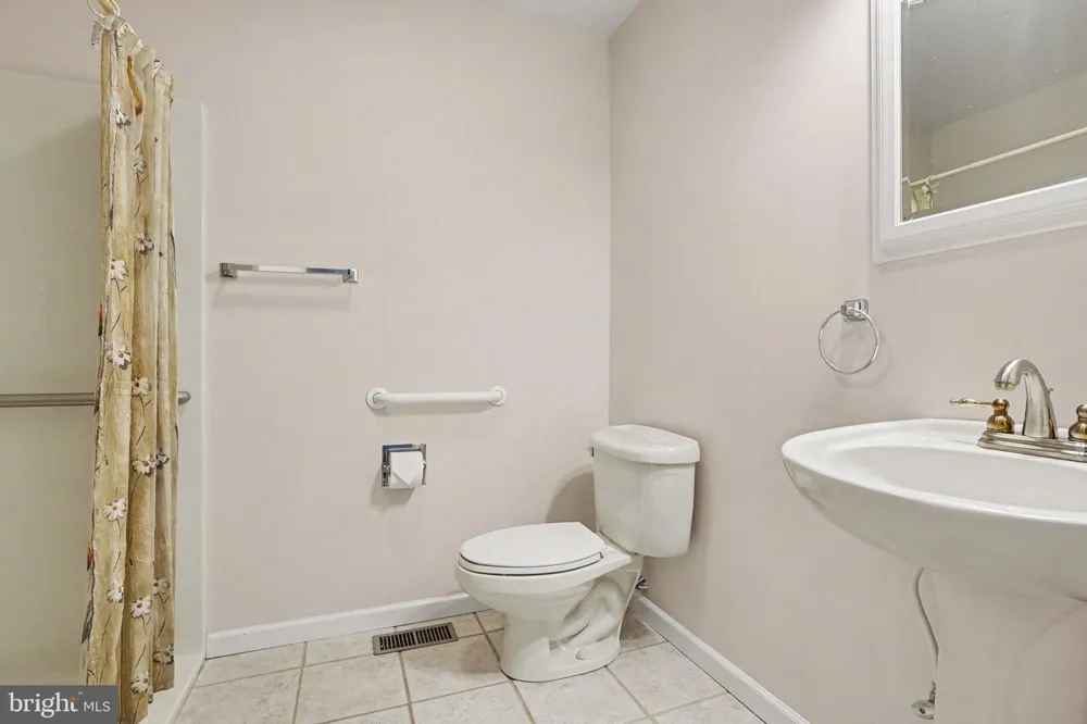 924 W TRINDLE ROAD Mechanicsburg, PA 17055