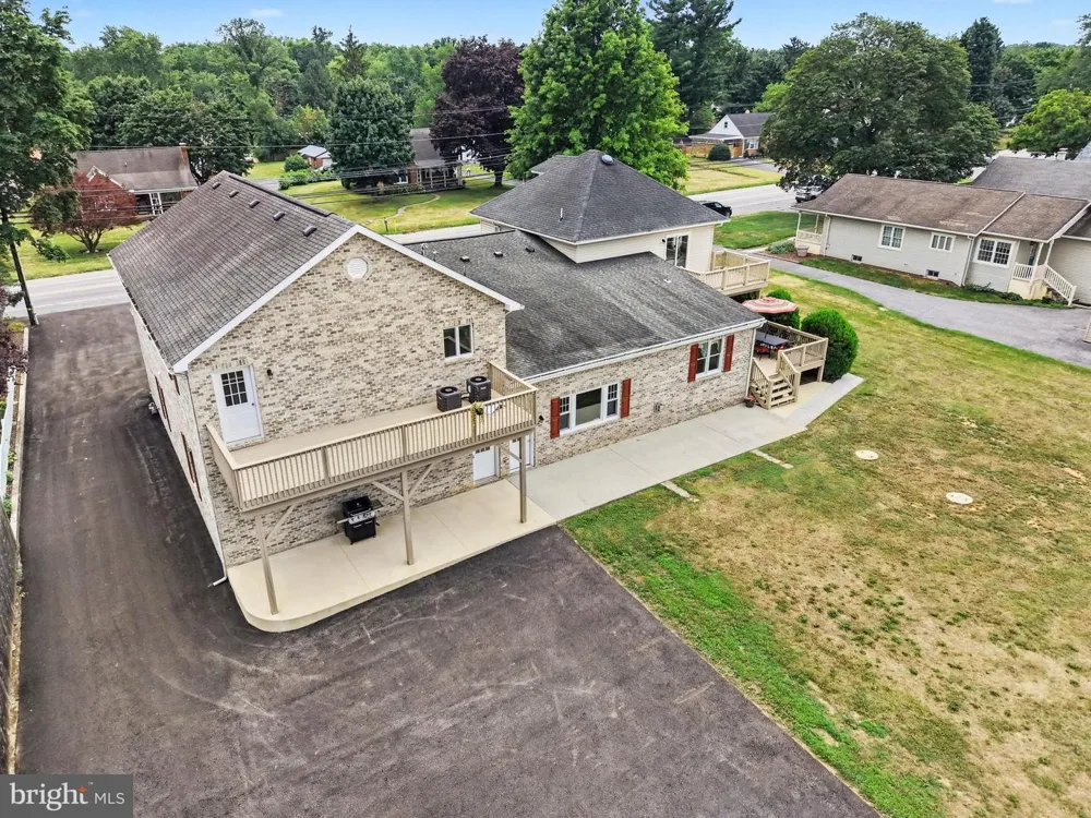 924 W TRINDLE ROAD Mechanicsburg, PA 17055