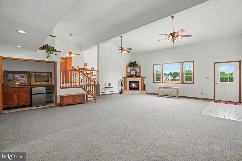 924 W TRINDLE ROAD Mechanicsburg, PA 17055