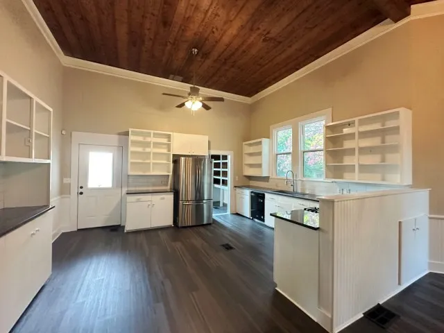 101 Baker Street Naples, TX 75568
