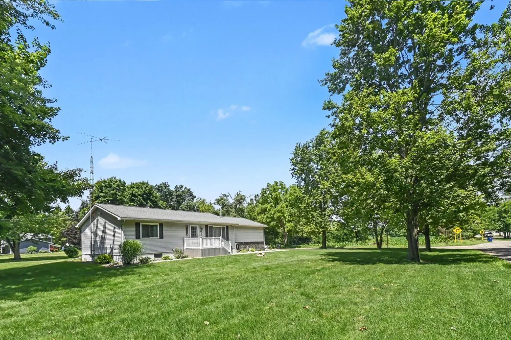 8116 Hyde Road Clarklake, MI 49234