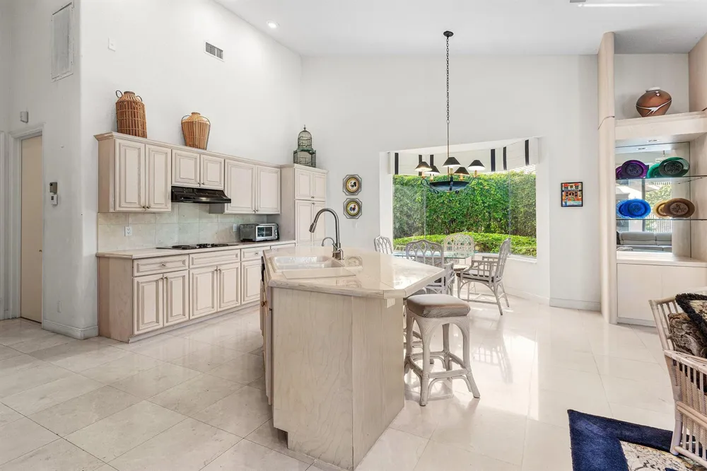 17571 Bocaire Way Boca Raton, FL 33487