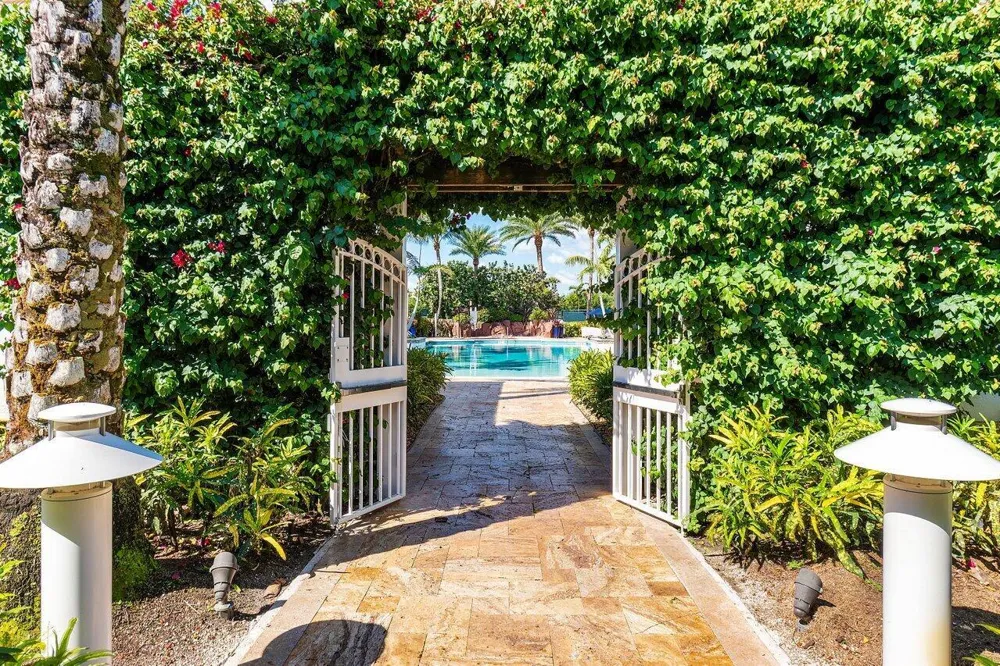 17571 Bocaire Way Boca Raton, FL 33487