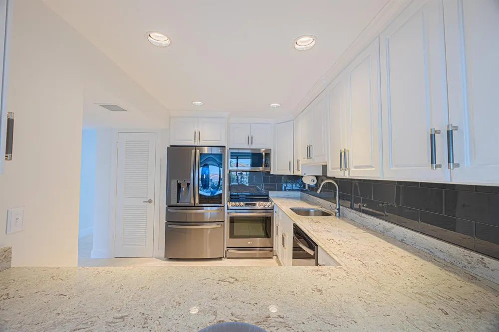 801 Palm Trail #9 Delray Beach, FL 33483