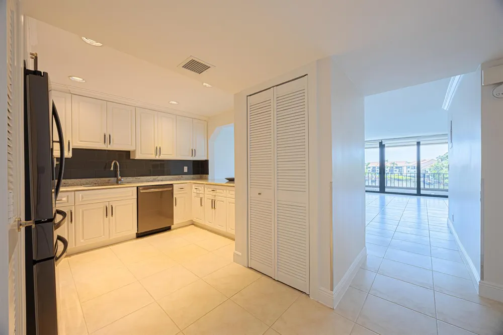 801 Palm Trail #9 Delray Beach, FL 33483