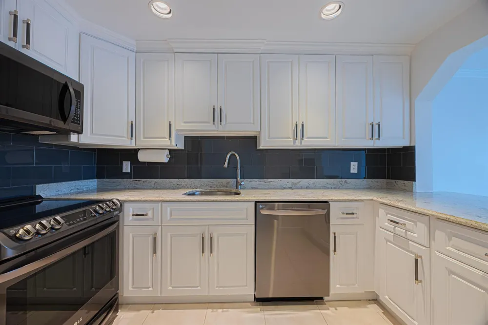 801 Palm Trail #9 Delray Beach, FL 33483