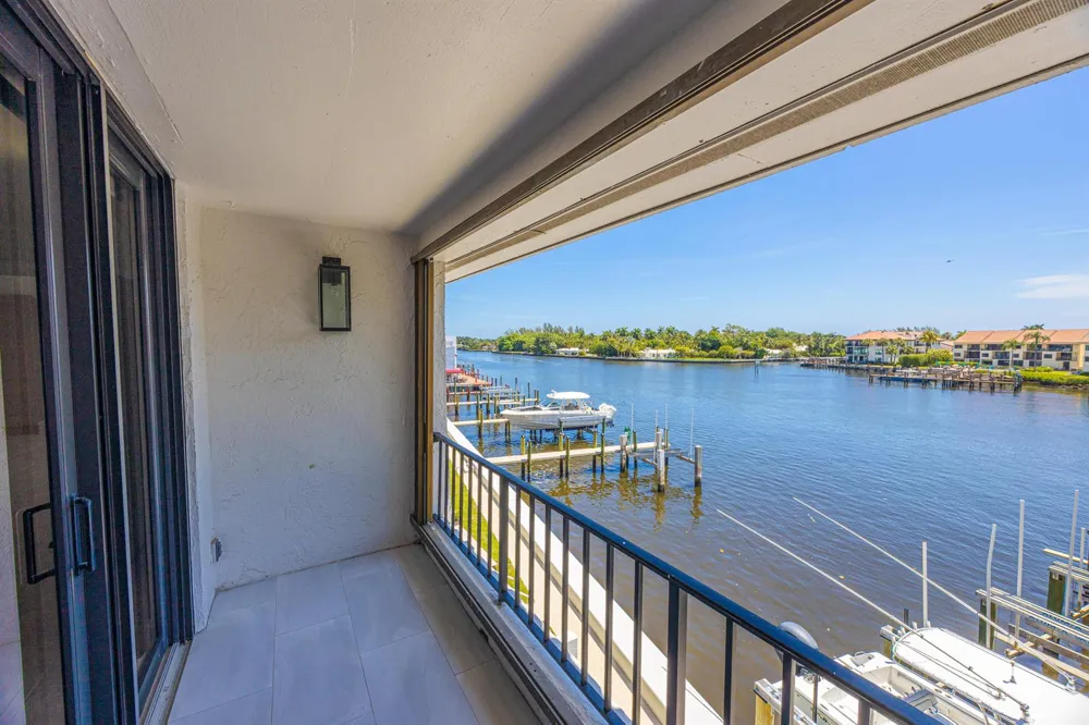 801 Palm Trail #9 Delray Beach, FL 33483