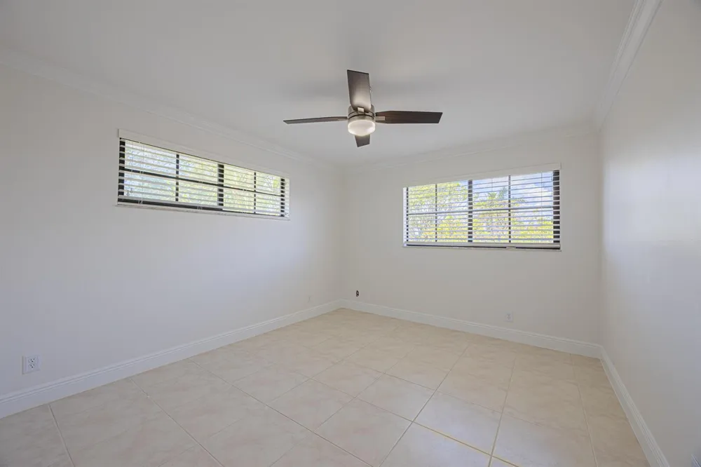801 Palm Trail #9 Delray Beach, FL 33483