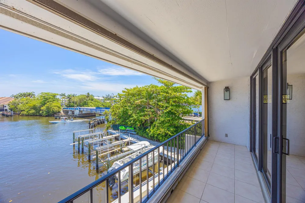 801 Palm Trail #9 Delray Beach, FL 33483