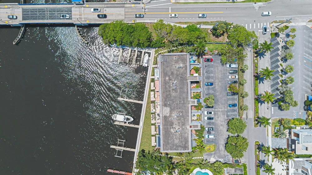 801 Palm Trail #9 Delray Beach, FL 33483