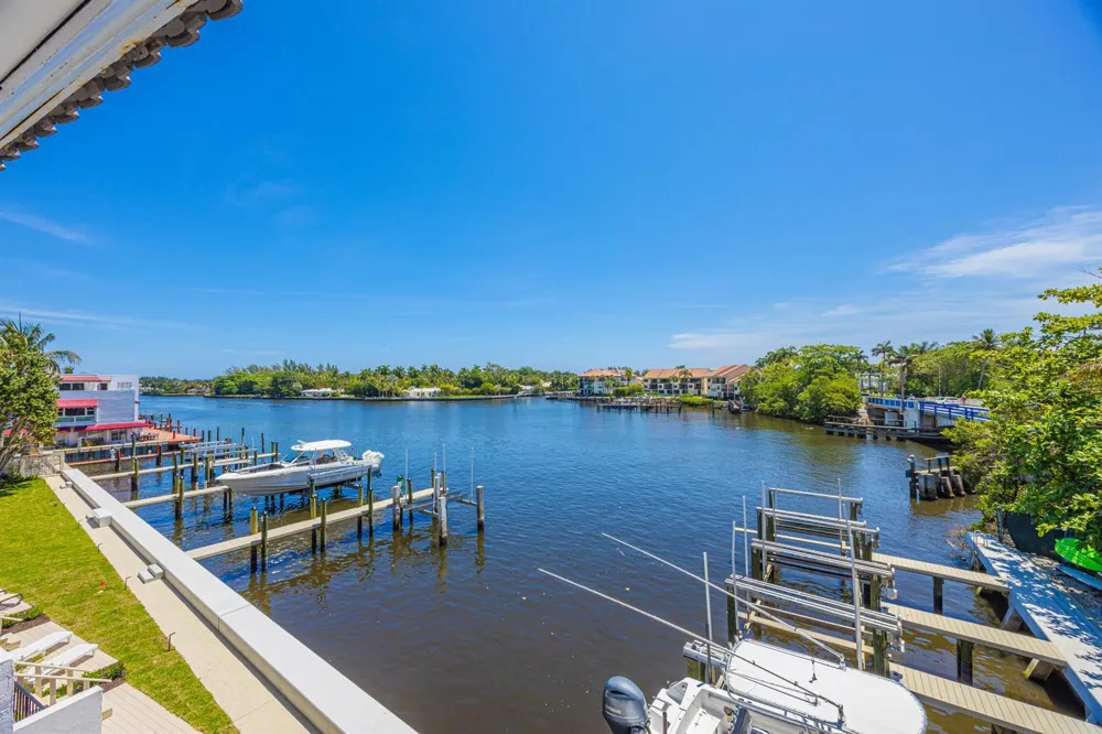 801 Palm Trail #9 Delray Beach, FL 33483