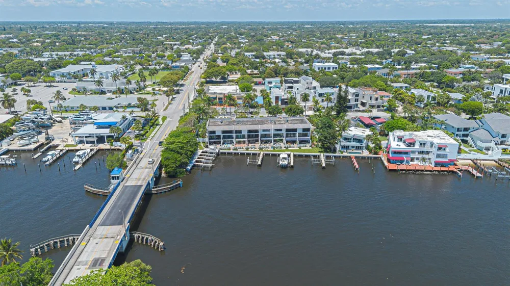 801 Palm Trail #9 Delray Beach, FL 33483