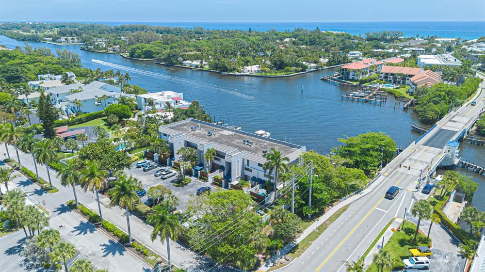 801 Palm Trail #9 Delray Beach, FL 33483