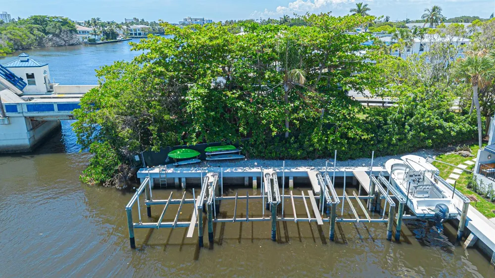 801 Palm Trail #9 Delray Beach, FL 33483