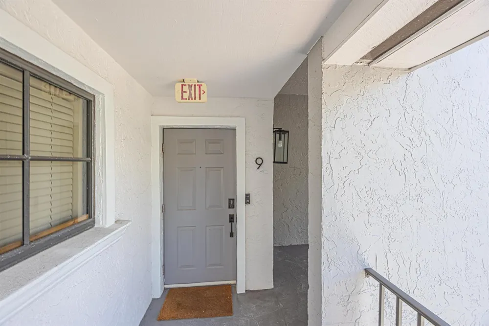 801 Palm Trail #9 Delray Beach, FL 33483