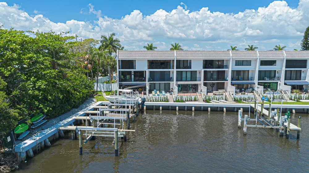 801 Palm Trail #9 Delray Beach, FL 33483