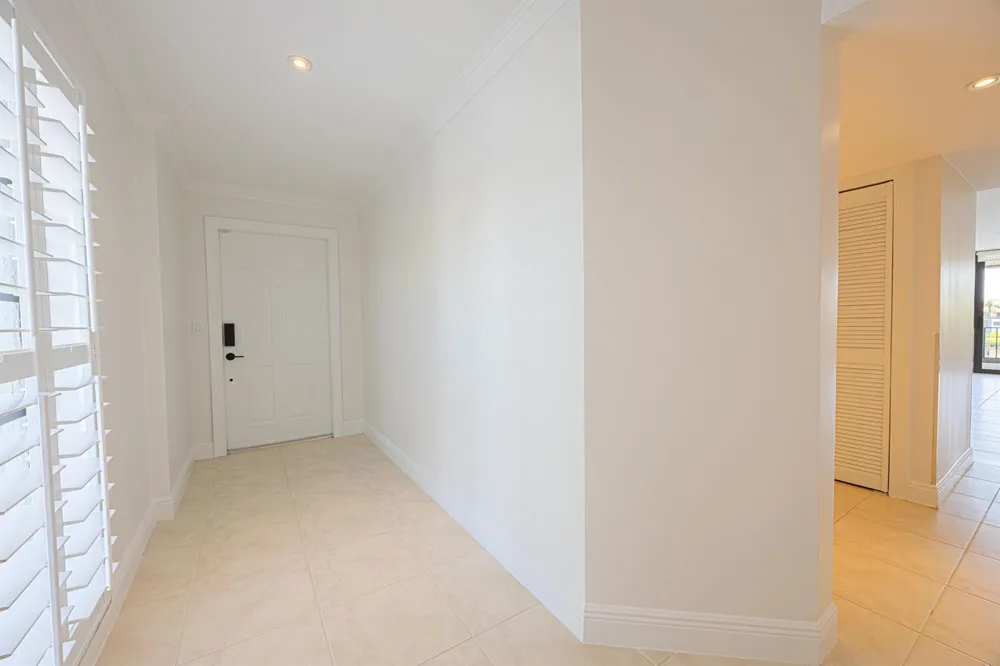 801 Palm Trail #9 Delray Beach, FL 33483