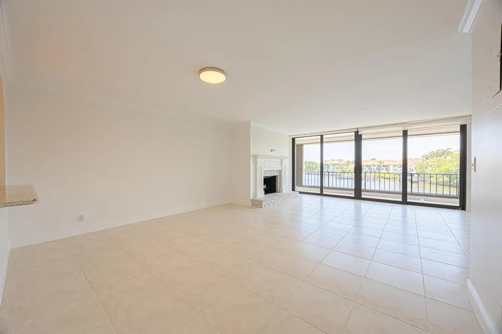 801 Palm Trail #9 Delray Beach, FL 33483