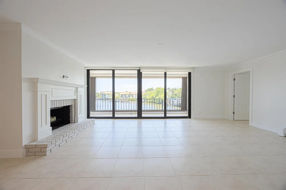 801 Palm Trail #9 Delray Beach, FL 33483