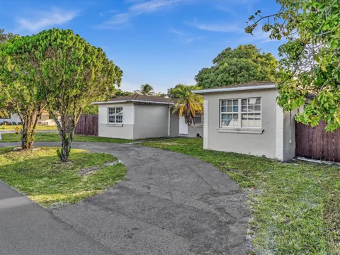 700 SW 5th Court