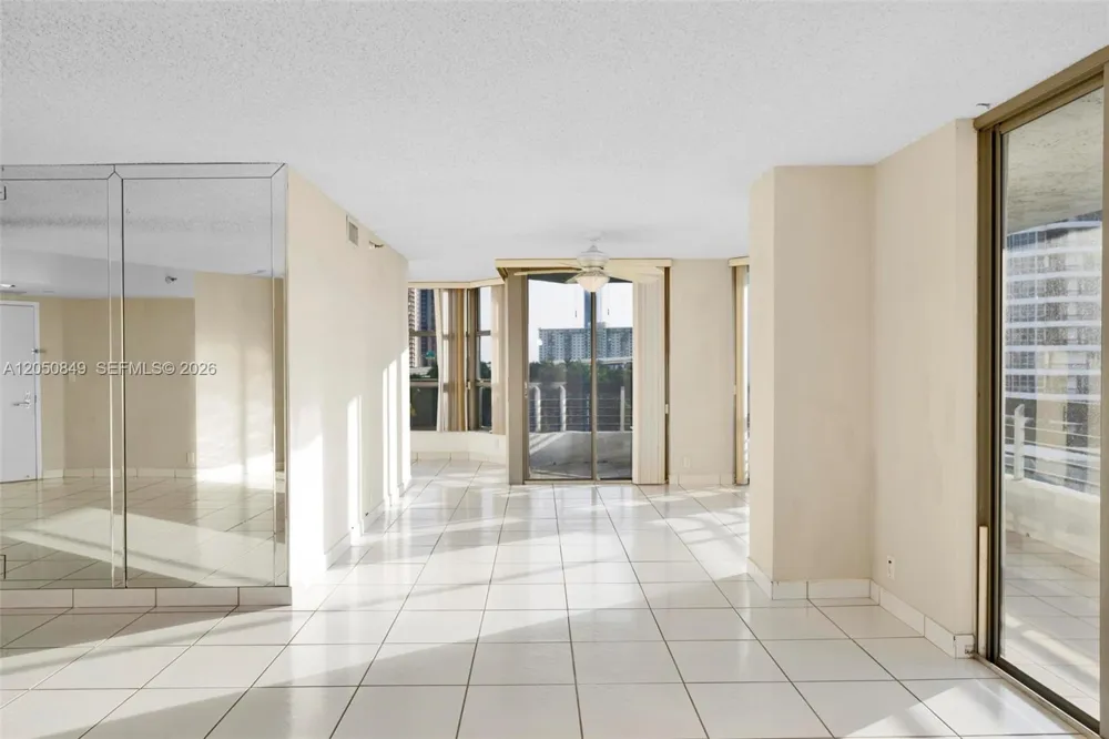 3530 Mystic Pointe Dr #710 Aventura, FL 33180