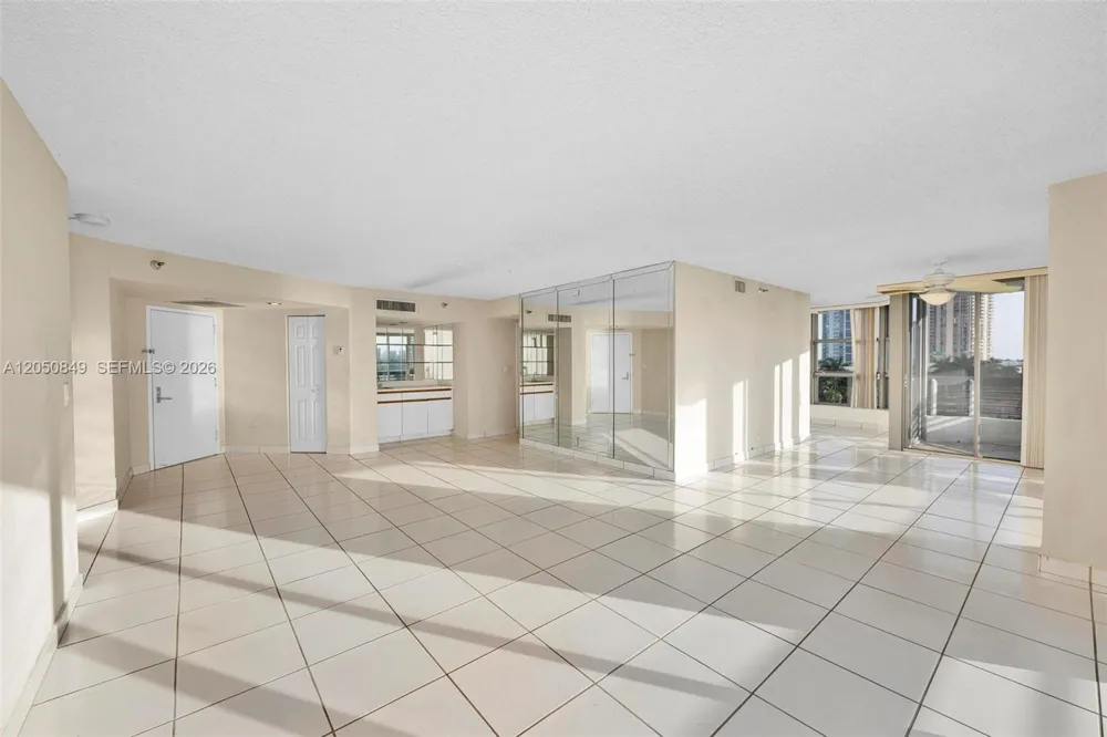 3530 Mystic Pointe Dr #710 Aventura, FL 33180