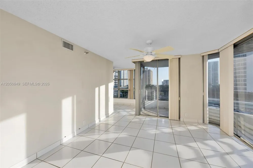 3530 Mystic Pointe Dr #710 Aventura, FL 33180