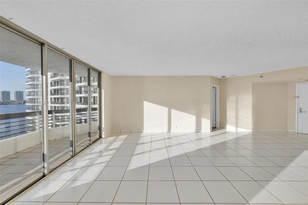 3530 Mystic Pointe Dr #710 Aventura, FL 33180