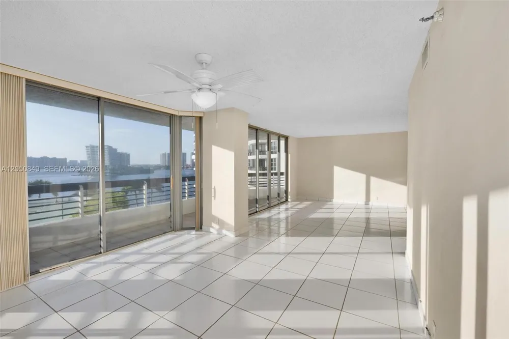 3530 Mystic Pointe Dr #710 Aventura, FL 33180