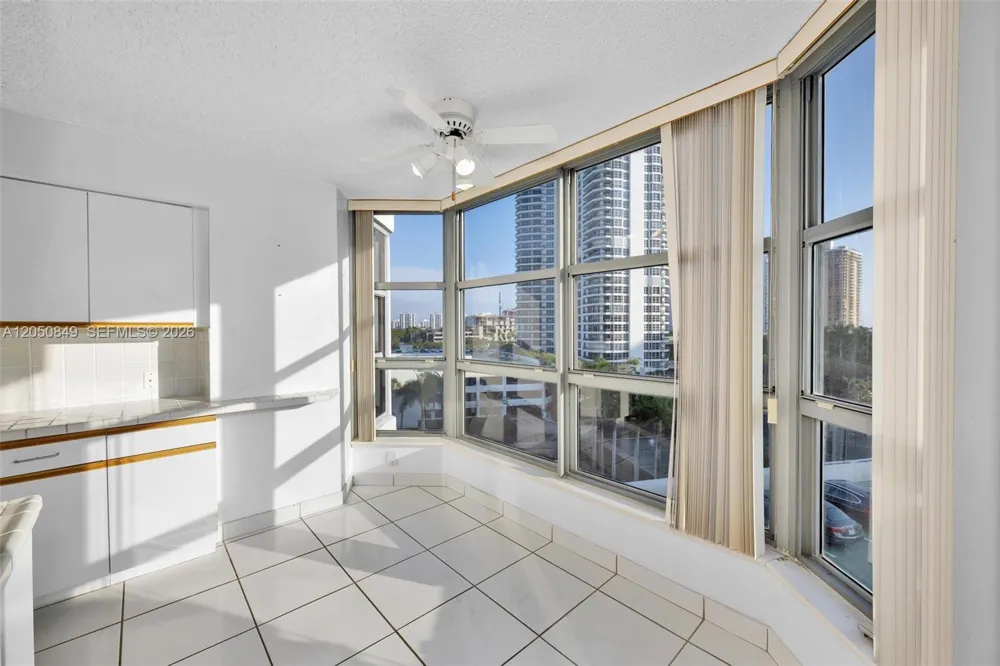 3530 Mystic Pointe Dr #710 Aventura, FL 33180