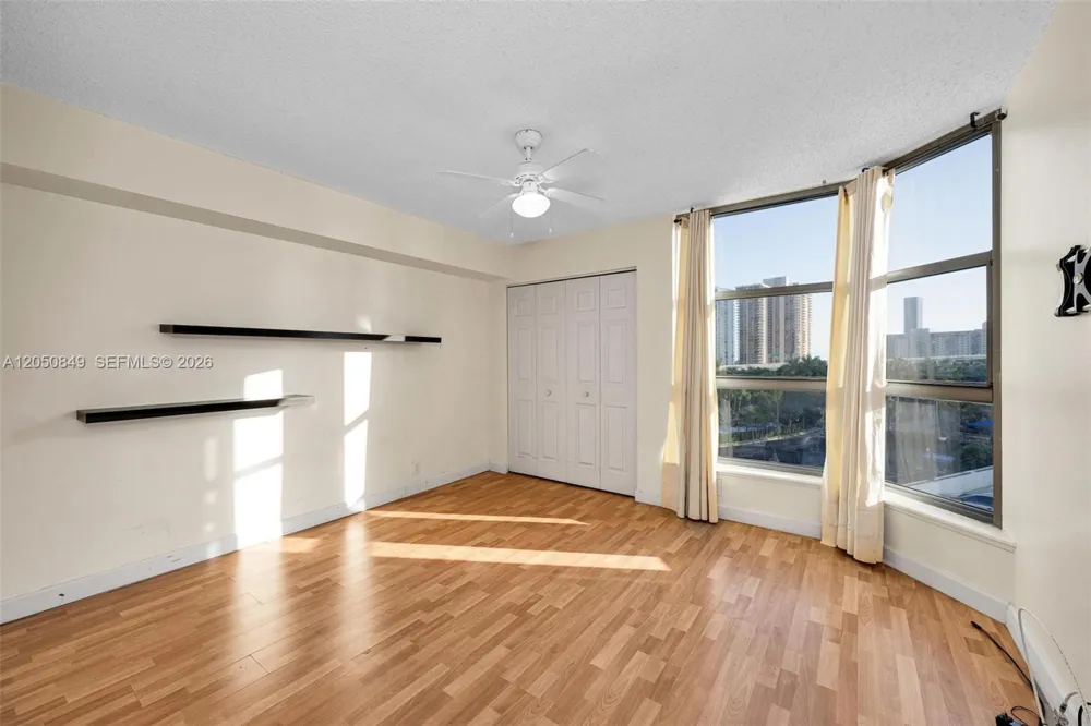 3530 Mystic Pointe Dr #710 Aventura, FL 33180