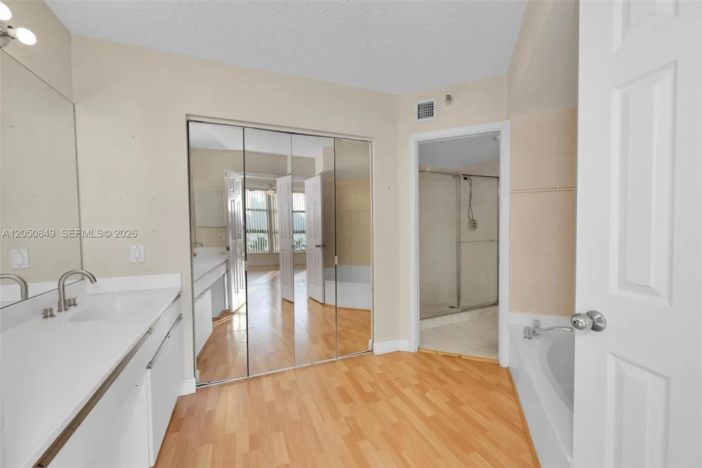 3530 Mystic Pointe Dr #710 Aventura, FL 33180