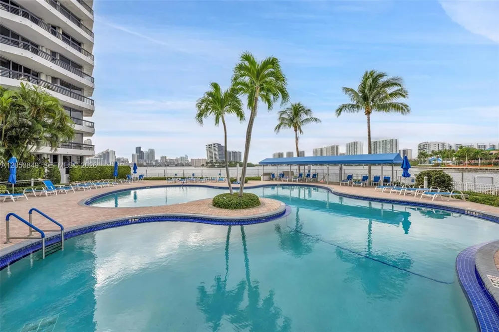 3530 Mystic Pointe Dr #710 Aventura, FL 33180