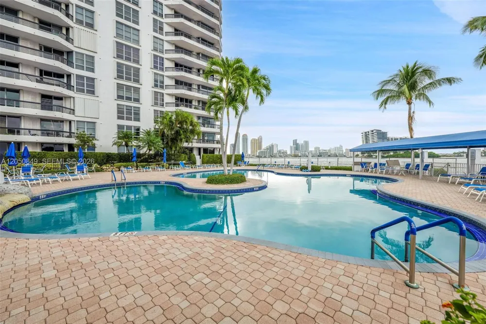 3530 Mystic Pointe Dr #710 Aventura, FL 33180