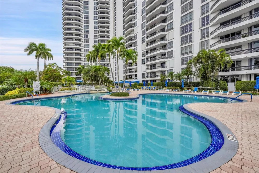 3530 Mystic Pointe Dr #710 Aventura, FL 33180